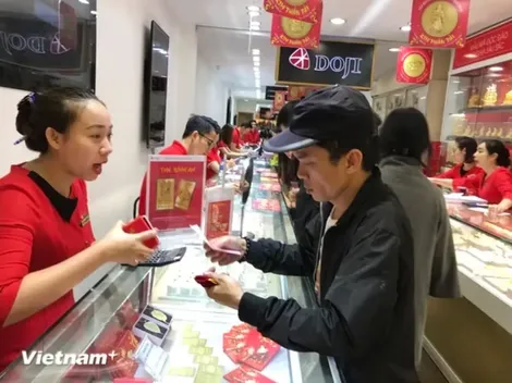 Giá vàng trong nước đi xuống, chênh lệch với thế giới lên tới 16 triệu đồng