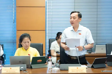 Ông Đào Chí Nghĩa, Phó trưởng đoàn chuyên trách Đoàn Đại biểu Quốc hội TP Cần Thơ, góp ý dự án Luật Tài nguyên, môi trường biển và hải đảo (sửa đổi)