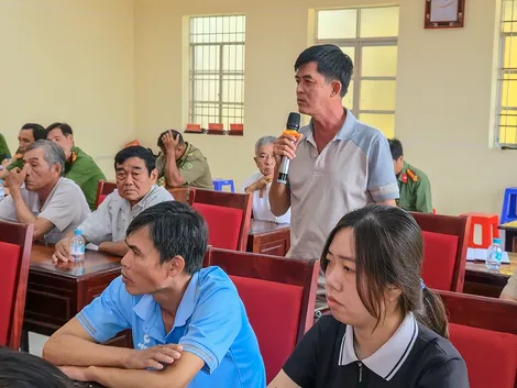 Công an phường Phú Lợi lắng nghe ý kiến nhân dân