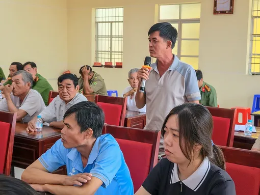 Công an phường Phú Lợi lắng nghe ý kiến nhân dân