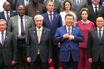 Mỹ và Trung Quốc lập liên minh AI riêng, nhiều nước rơi vào thế kẹt