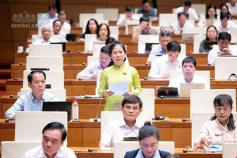 Bà Tô Ái Vang, Phó trưởng đoàn chuyên trách Đoàn đại biểu Quốc hội TP Cần Thơ, góp ý dự án Luật sửa đổi, bổ sung một số điều của Luật Đo lường