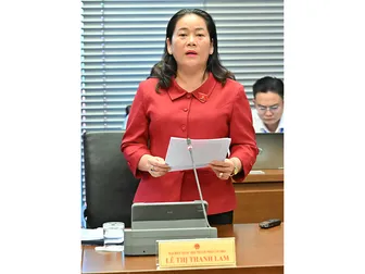 Bà Lê Thị Thanh Lam, Phó trưởng đoàn chuyên trách Đoàn đại biểu Quốc hội TP Cần Thơ, góp ý dự án Luật An ninh dữ liệu