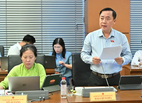 Ông Đào Chí Nghĩa, Phó trưởng đoàn chuyên trách Đoàn Đại biểu Quốc hội TP Cần Thơ, góp ý dự án Luật Xử lý vi phạm hành chính (sửa đổi)