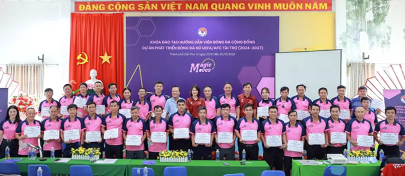 Bế mạc khóa đào tạo hướng dẫn viên bóng đá cộng đồng tại Cần Thơ