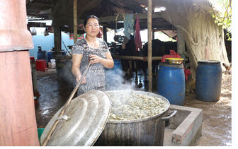 គឹម​ធី​ភី​វ – នា​រី​ខ្មែរ​ធ្វើ​សេដ្ឋ​កិច្ច​ពូ​កែ​