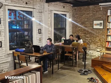 Giải mã cơn sốt "làm việc tại quán càphê" của thế hệ số