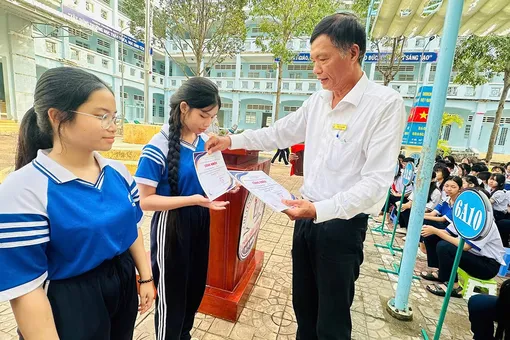 Hướng đến giảm áp lực thi cử