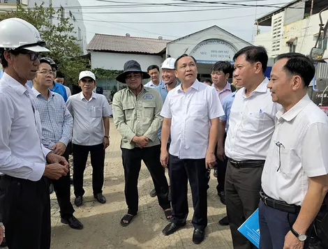 Lãnh đạo TP Cần Thơ kiểm tra, tháo gỡ khó khăn, vướng mắc mặt bằng thi công Dự án Nâng cấp, mở rộng quốc lộ 91 (đoạn từ Km0-Km7)