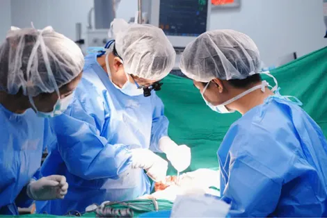 Câu chuyện phía sau chiếc kim giúp bác sĩ Việt giải bài toán khó trong phẫu thuật nhi
