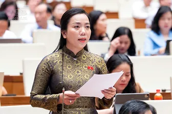 Bà Triệu Thị Ngọc Diễm, đại biểu Quốc hội đơn vị TP Cần Thơ, góp ý dự án Luật Đất đai (sửa đổi)