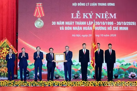 Tiếp tục đóng góp vào phát triển lý luận, hoàn thiện đường lối lãnh đạo, cầm quyền của Đảng