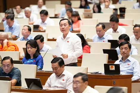 Ông Đào Chí Nghĩa, Phó trưởng đoàn chuyên trách Đoàn Đại biểu Quốc hội TP Cần Thơ, góp ý dự án Luật Phát triển doanh nghiệp nhỏ và vừa