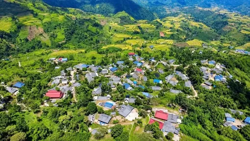 Bài 1: Bản làng khang trang lưng chừng núi