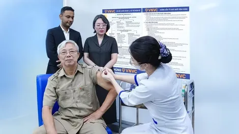 Lần đầu tiên Việt Nam triển khai vaccine cúm liều cao chuyên biệt cho người cao tuổi