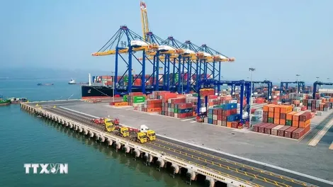 Xuất nhập khẩu lần đầu vượt 1.000 tỷ USD, cán cân thương mại cải thiện