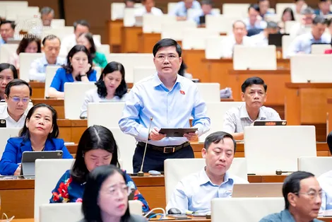 Đại biểu Quốc hội Nguyễn Tuấn Anh, Phó Bí thư Thành ủy Cần Thơ, góp ý báo cáo kinh tế - xã hội năm 2026