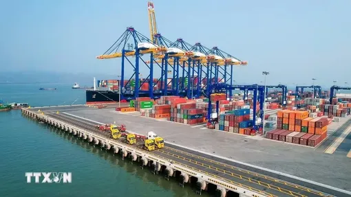 Xuất nhập khẩu lần đầu vượt 1.000 tỷ USD, cán cân thương mại cải thiện