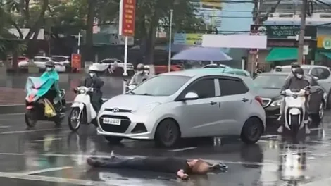 Người đàn ông nằm trên đường phố giữa trời mưa ở Cần Thơ không liên quan đến ma túy