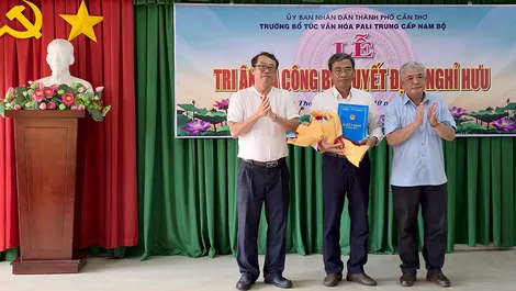 Công bố quyết định nghỉ hưu đối với cán bộ Trường Bổ túc Văn hóa Pali Trung cấp Nam Bộ