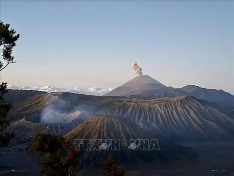 Indonesia cảnh báo nguy cơ từ 3 núi lửa cùng hoạt động