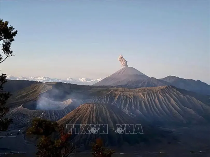 Indonesia cảnh báo nguy cơ từ 3 núi lửa cùng hoạt động