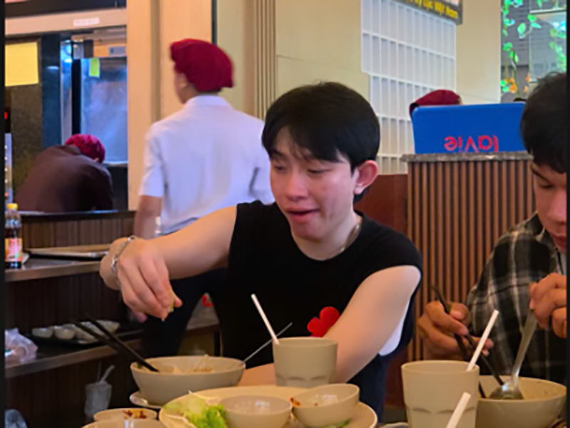 NHẮN TIN TÌM CON